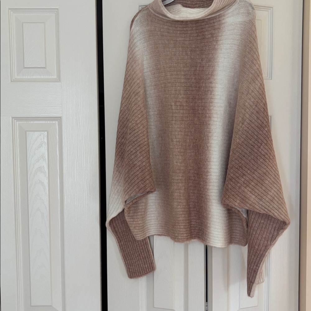 Cupio Beige and White Knit Sweater new with tags